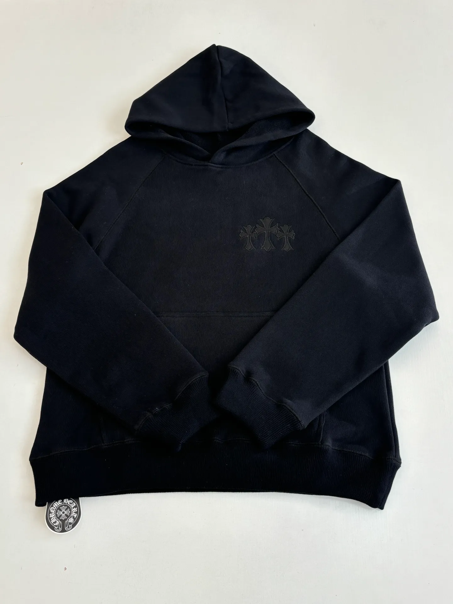 P500 Chrome Heart*/Chrome Heart CH patch embroidered logo hooded sweatshirt. Customized heavy fortress interwoven air cotton. Adopt imported machine patch embroidery process. The fabrics have been washed and have a better hand feel. Not easy to deform, not easy to shrink, not easy to fade. Size: S/M/L/XL